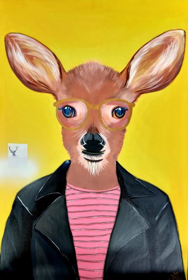 Reh mit roso Ringelpillover und Lederjacke und Brille mit Goldfassung